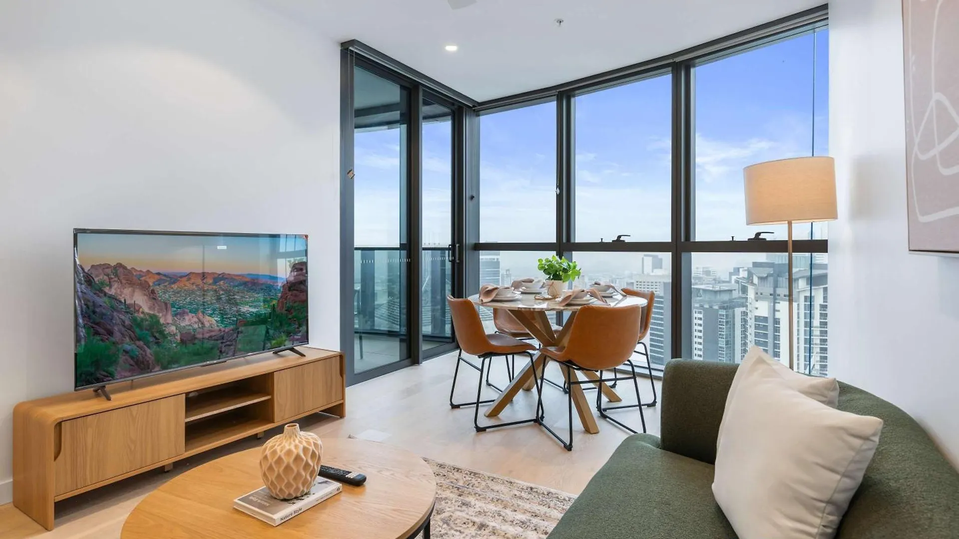 Luxe City Escape At Qwr Pool Casino River Views Brisbane
