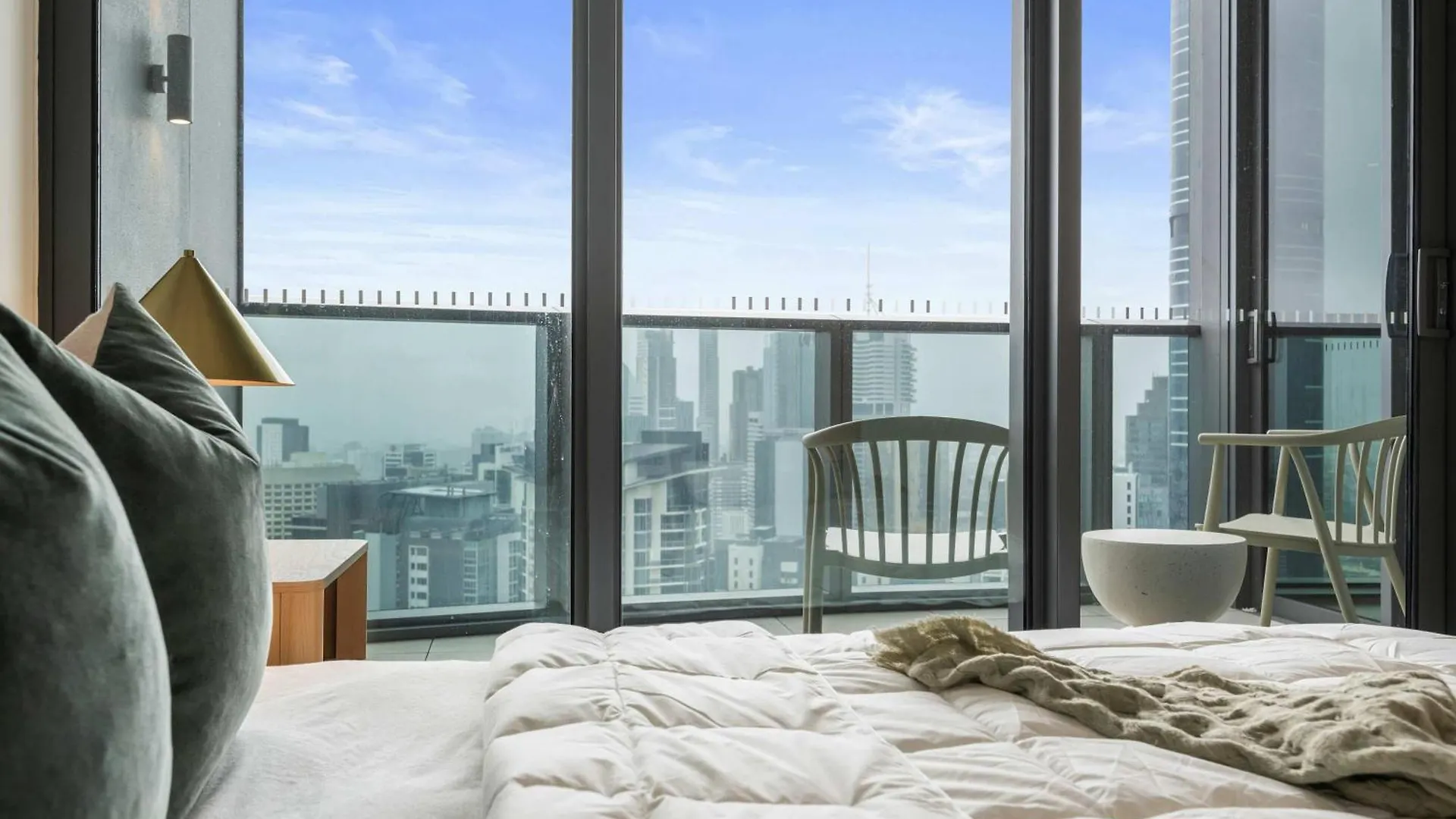 Luxe City Escape At Qwr Pool Casino River Views Brisbane