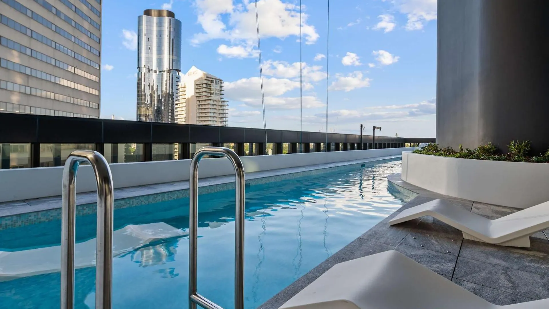 Luxe City Escape At Qwr Pool Casino River Views Brisbane Australien